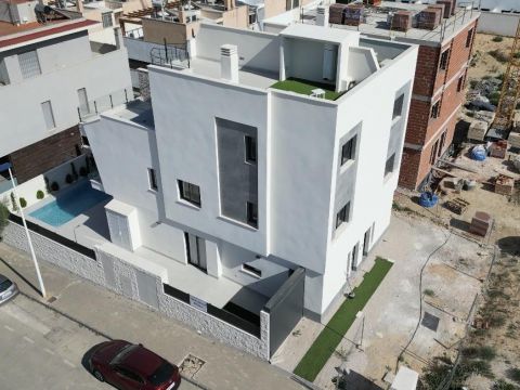 Detached house New build in Guardamar del Segura