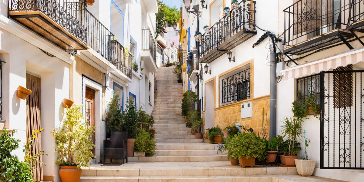 Avoid high energy costs and spend the winter in the Costa Blanca