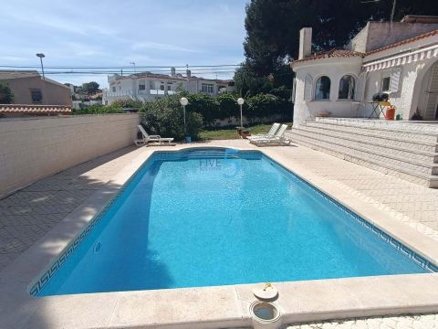 Detached house For sale in Torrevieja