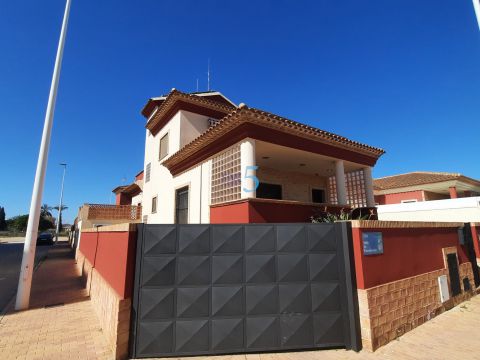 Villa Te koop in San Pedro del Pinatar