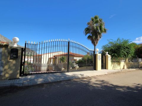 Villa For sale in Benigembla