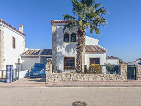 Villa For sale in Benejúzar